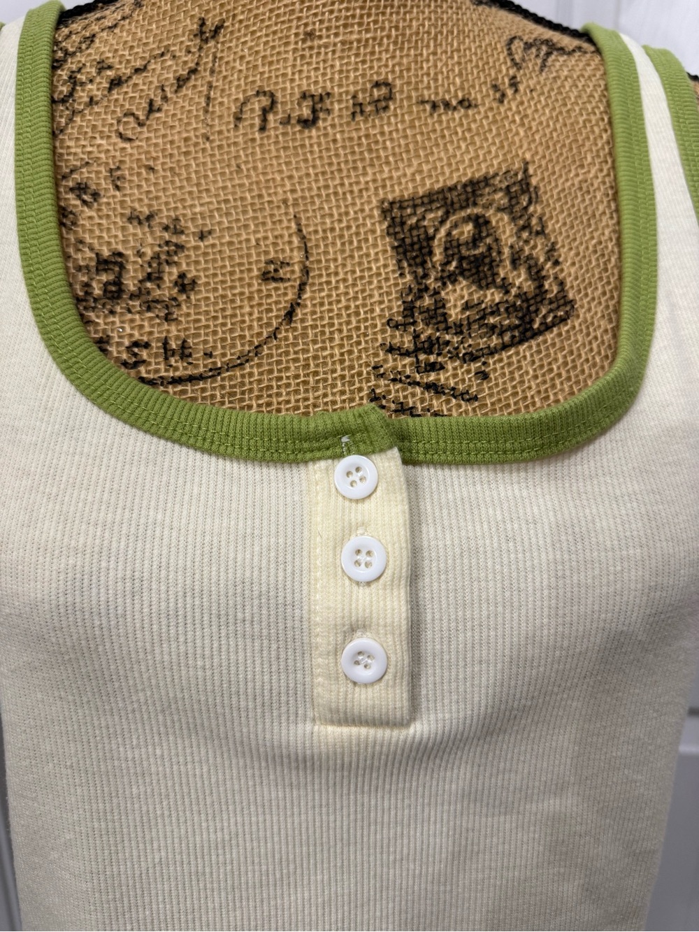 Cropped Ribbed Henley Tank - Picture 4 of 10